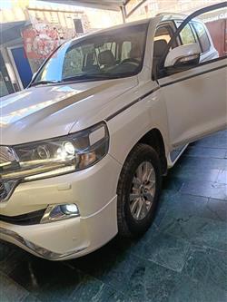 تۆیۆتا لاند کروزەر